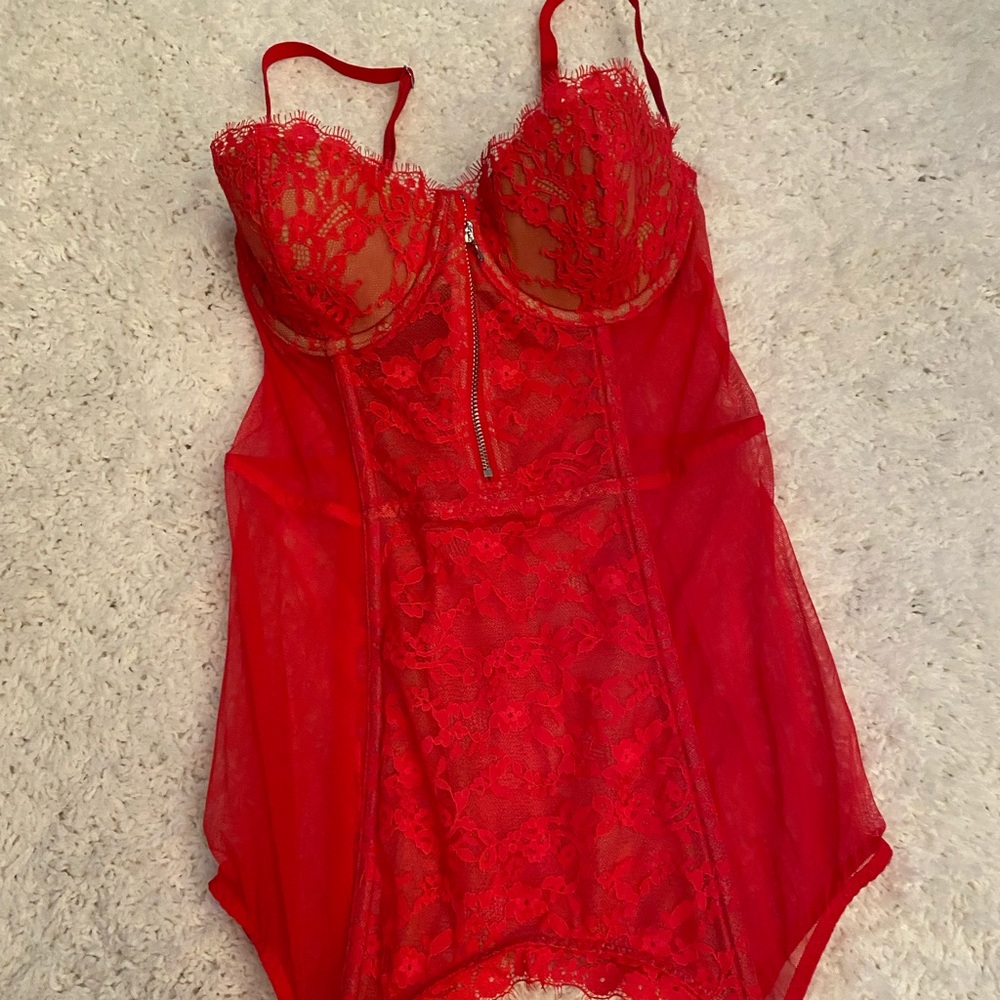 Victoria Secret. 34C